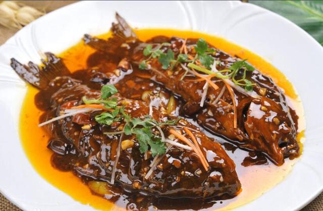 醬燜鯽魚(yú)的做法